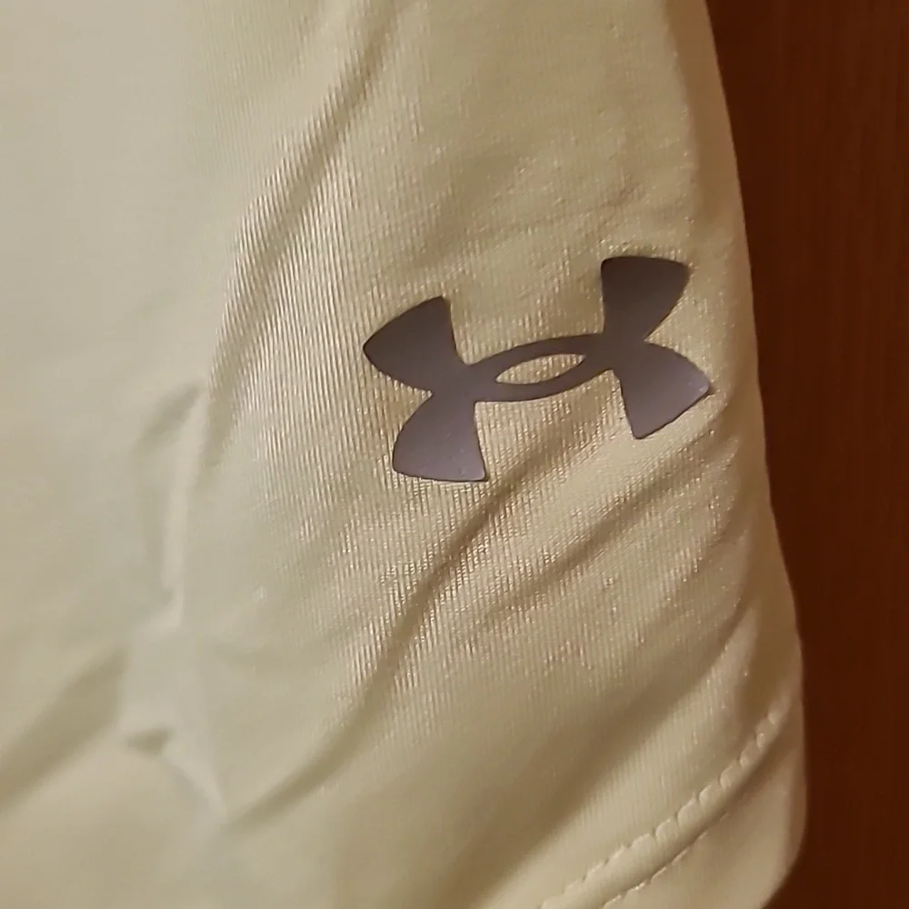 Under Armour Top - Picture 2 of 4